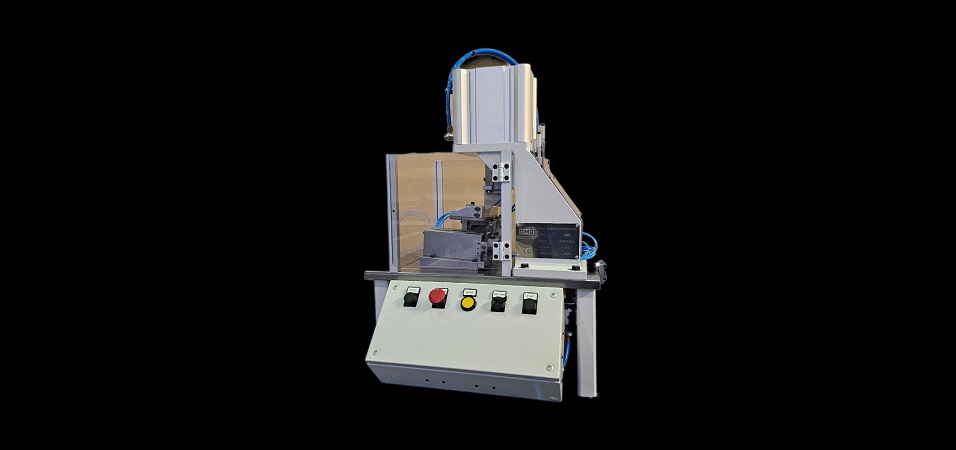 OM5 Eyelet Making Device